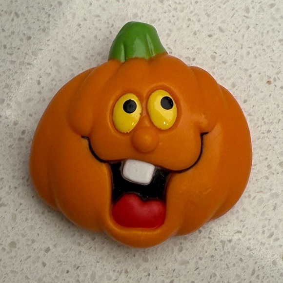Vintage Jack O' Lantern Brooch Pin Pumpkin Silly Face 1980s Russ Halloween - Picture 2 of 7